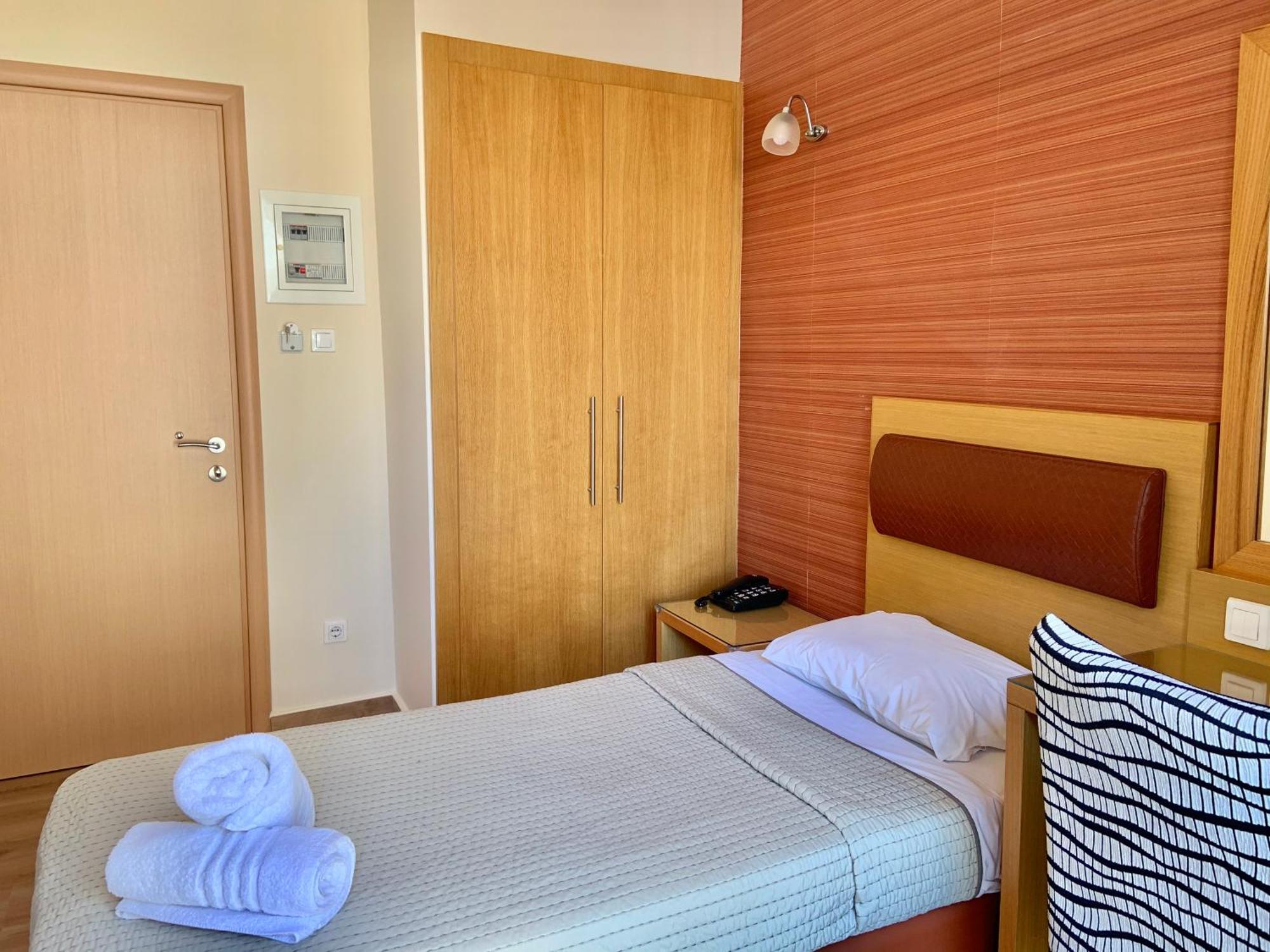 Hotel Flisvos Kalamata Pokoj fotografie